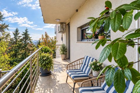 Eladó Lakás 1022 Budapest 2. kerület Panorámás , 4 szobás lakás 30m2 terasszal!