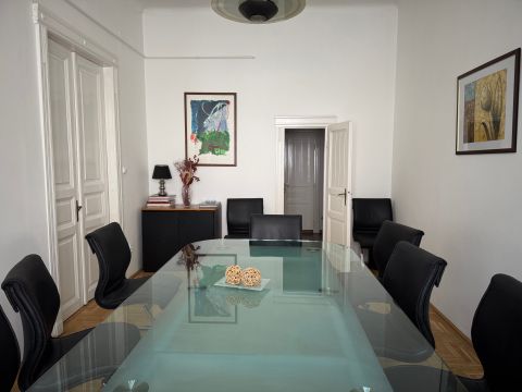 Eladó Lakás 1055 Budapest 5. kerület ,  Budapest 5. ker. - Azonnali visszabérléssel - BUY TO RENT
