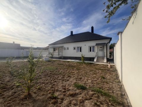 Eladó Lakás 9172 Győrzámoly ,  Felújított otthon saját kertkapcsolattal Győrzámolyon!