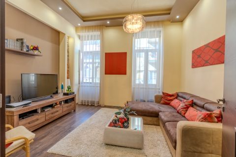 Eladó Lakás 1077 Budapest 7. kerület , 3 különyíló szoba! a VII. ker. csendes részén. Jó közlekedés