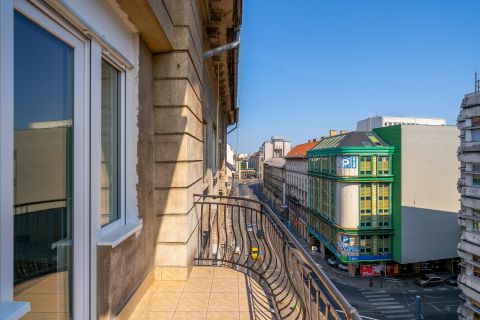 Eladó Lakás 1091 Budapest 9. kerület , 2 felújitott, berendezett lakás az Üllöi út elején
