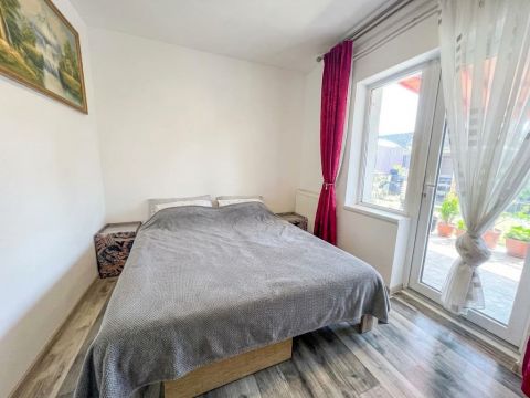 Eladó Lakás 1202 Budapest 20. kerület 75+19 nm-es kétgenerációs házrész, autóbeállóval