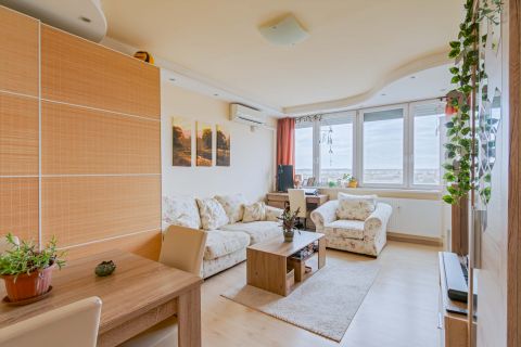 Eladó Lakás 1149 Budapest 14. kerület , PILLANGÓ PARK, FELÚJÍTOTT, KLÍMÁS, 1+1 SZOBÁS, 37m2-es LAKÁS