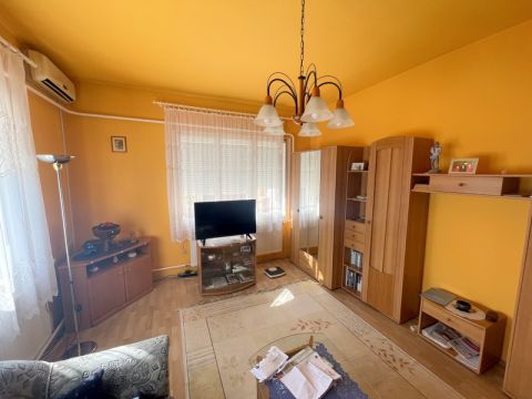 Eladó Ház 4551 Nyíregyháza Nyíregyháza Orosi út melletti utcában.