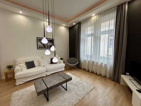 Eladó Lakás 1075 Budapest 7. kerület Kazinczy utcában prémium otthon eladó!