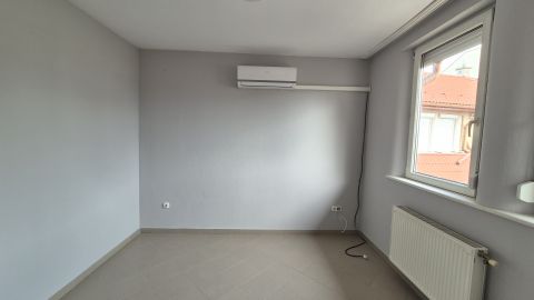 Eladó Iroda 6000 Kecskemét 212nm-es ingatlan, 4 lakás vagy iroda részre bontva!